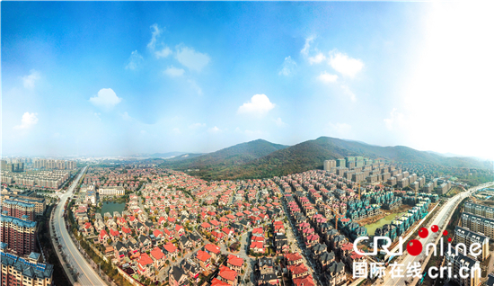 &emsp;2018年上半年,宝华镇新城社区举行社区党委揭牌仪式,成为句容市