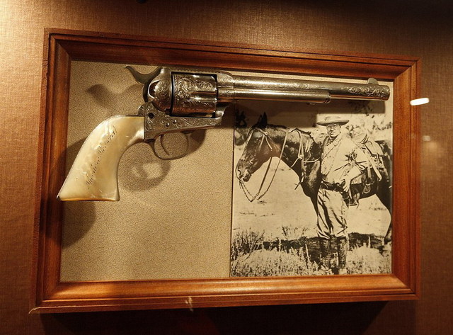 探秘美超大航母“罗斯福”号:全长300多米 重10万吨 探秘美超大航母“罗斯福”号:全长300多米 重10万吨