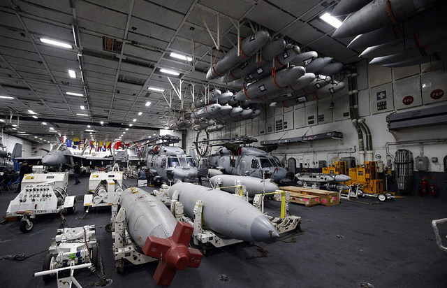 探秘美超大航母“罗斯福”号:全长300多米 重10万吨 探秘美超大航母“罗斯福”号:全长300多米 重10万吨