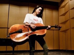 组图：欧阳娜娜排练演出 拿大提琴自拍文艺气质尽显