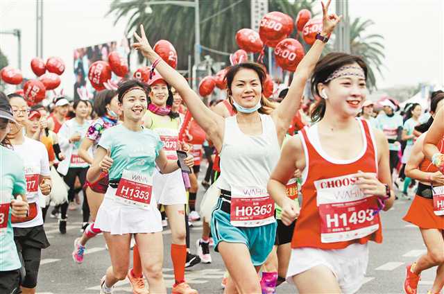 2020重庆女子半程马拉松赛激情开跑