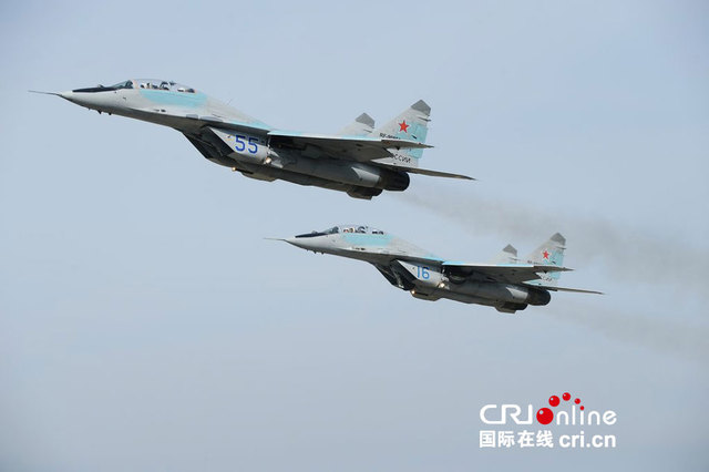 俄罗斯飞行队为卫国战争胜利70周年纪念日游行彩排