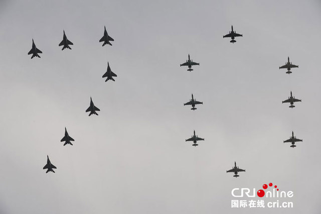 俄罗斯飞行队为卫国战争胜利70周年纪念日游行彩排