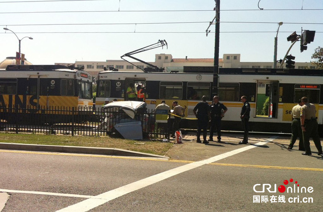 美國洛杉磯一列火車與汽車相撞 至少21人受傷