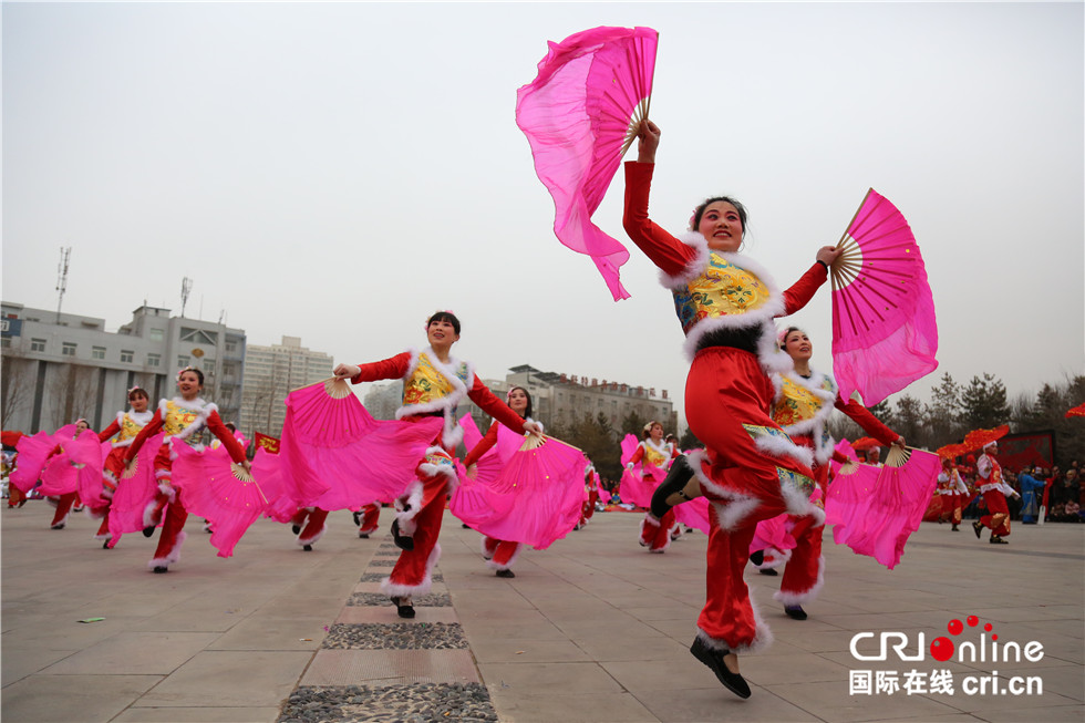 图片默认标题_fororder_《扭秧歌》米脂县马明摄