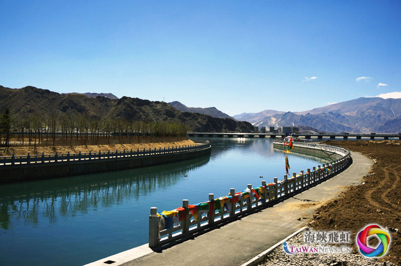 拉萨河“河变湖”工程旨在将拉萨河打造为“多彩的哈达，绿色的玉带” 摄影：刘倡