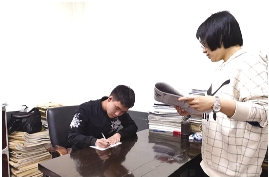 辽宁阜新“笔画达人”听一句话能秒报笔画数