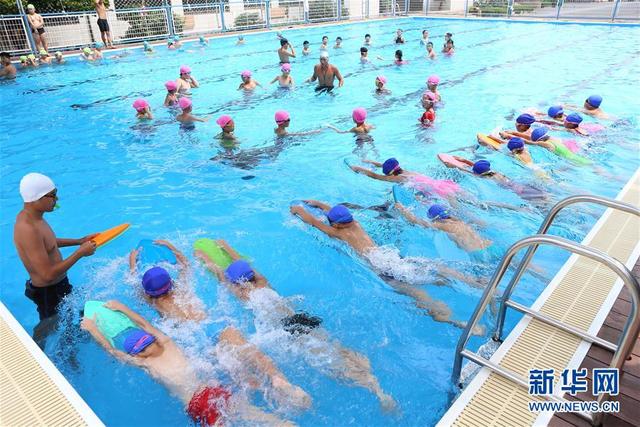 山東即墨：“移動游泳池” 暑期學技能