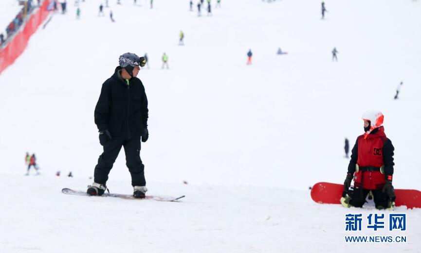 “滑雪季”感受冰雪魅力