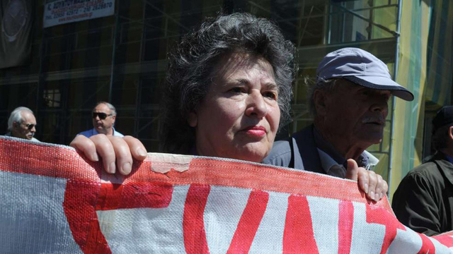 希臘數千退休老人在雅典遊行示威 抗議養老金減少