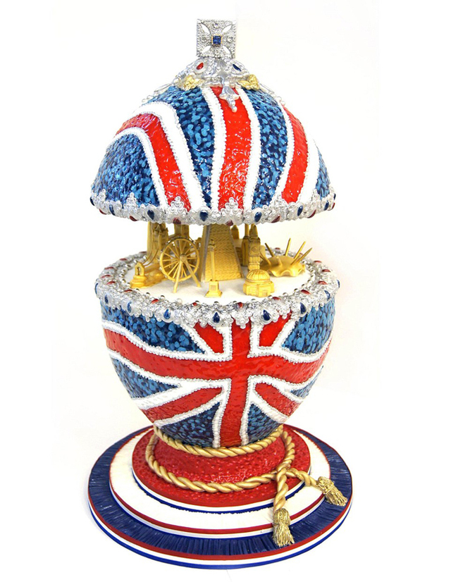 英国展出彩蛋形蛋糕 华丽精美如艺术品