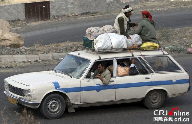 也門首都民眾躲避空襲舉家逃離