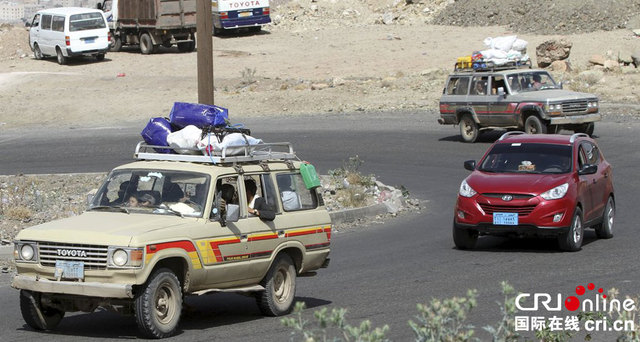 也門首都民眾躲避空襲舉家逃離