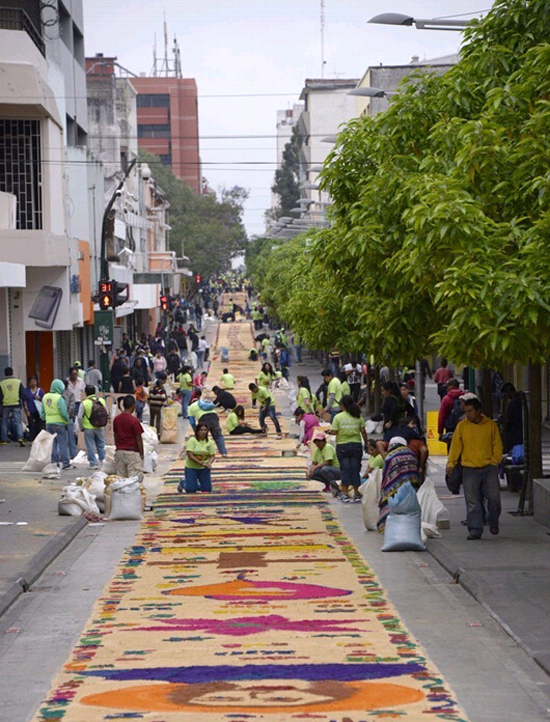 危地馬拉制2300米鋸末地毯 打破世界紀錄