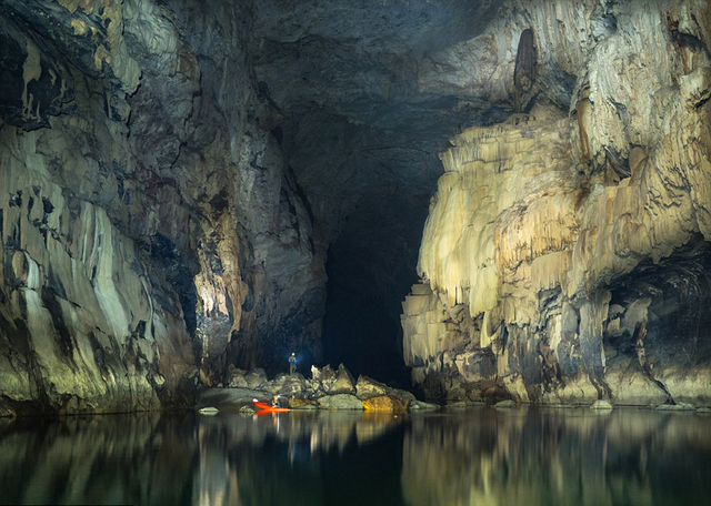 探秘老撾河流洞穴奇觀 美如仙境
