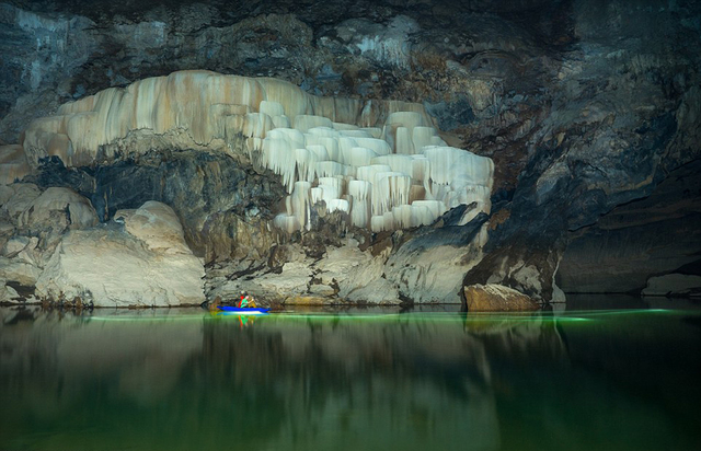 探秘老撾河流洞穴奇觀 美如仙境