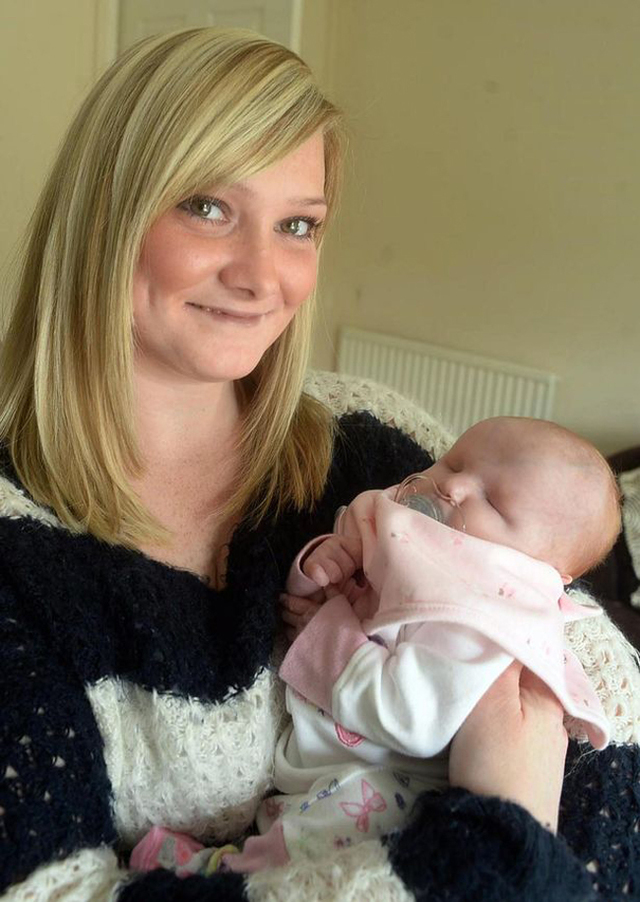 英國女嬰天生沒有眼睛 將安裝玻璃假眼 英國女嬰天生沒有眼睛 將安裝玻璃假眼