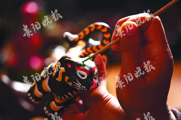 （社会）苗族泥哨：“拿捏”世间百态