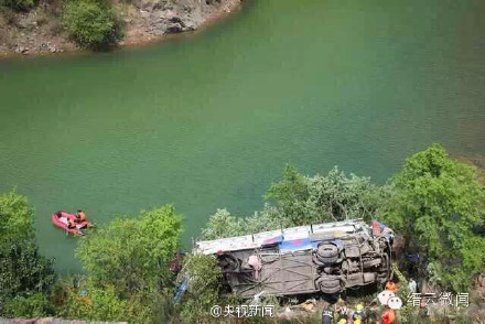 載17人大巴車在浙江墜崖 目前已有一人死亡