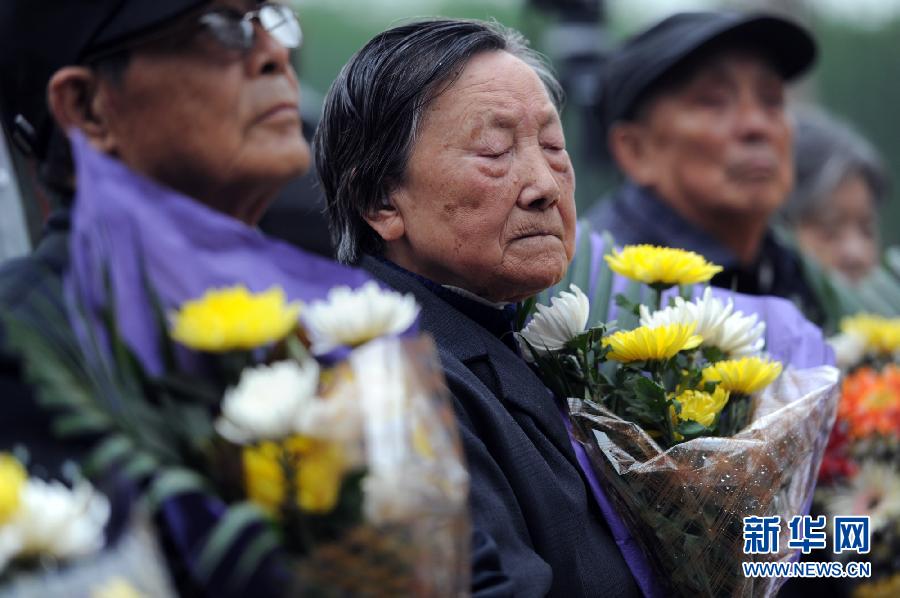 南京大屠杀幸存者及遇难者亲属举行“清明祭”