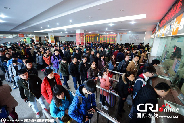 全国各地迎来清明小长假返程客流高峰