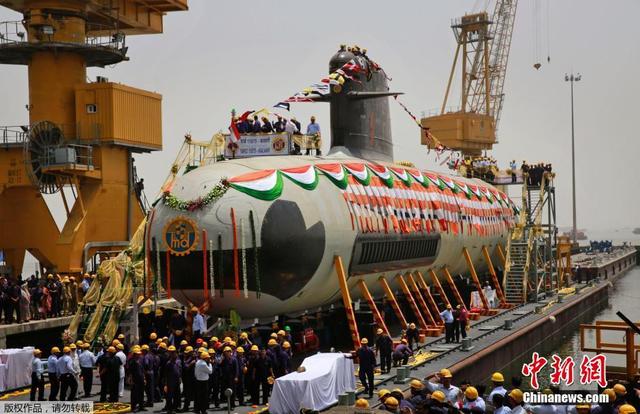 印度首艘“鲉鱼”级潜艇下水