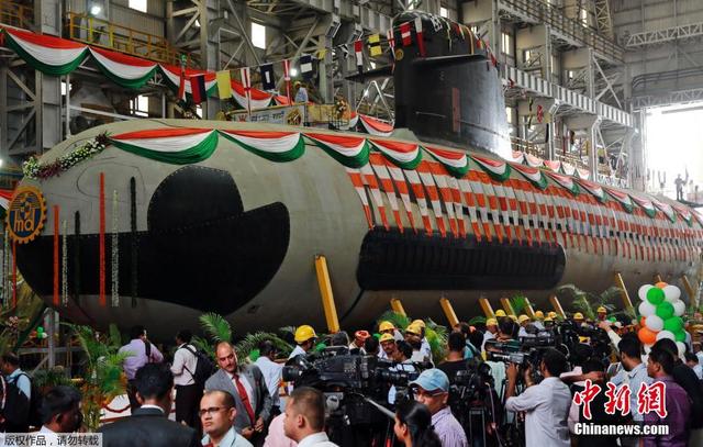 印度首艘“鲉鱼”级潜艇下水