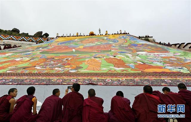 西藏：哲蚌寺展佛 雪顿节开幕