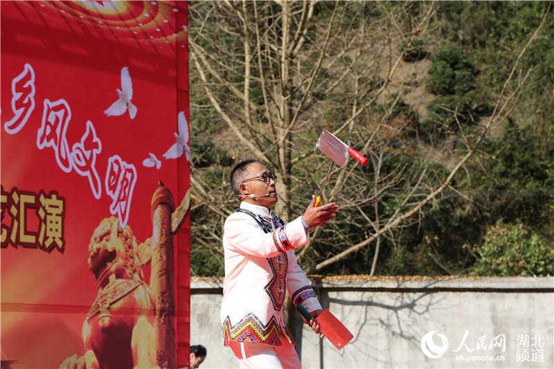 湖北鶴峰：志智雙扶增動力 鄉風文明倡新風