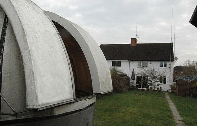 英國攝影師自家後院建天文臺 拍攝太陽美景