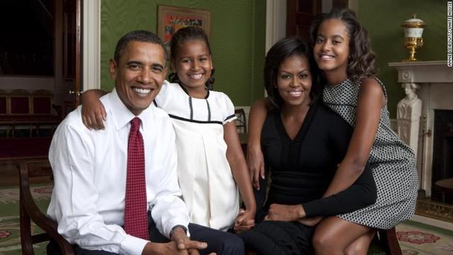 白宫摄影师公布奥巴马一家最新合照 “第一宠物”出镜