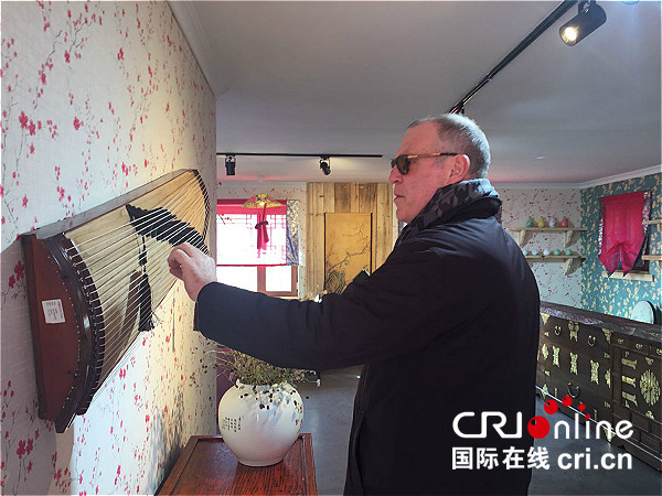 Australian Professor Dufu Wen: