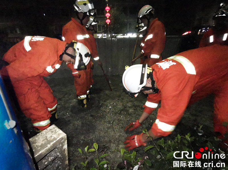 贵州铜仁：玉屏突降冰雹大雨 抢险救灾有序推进（组图）