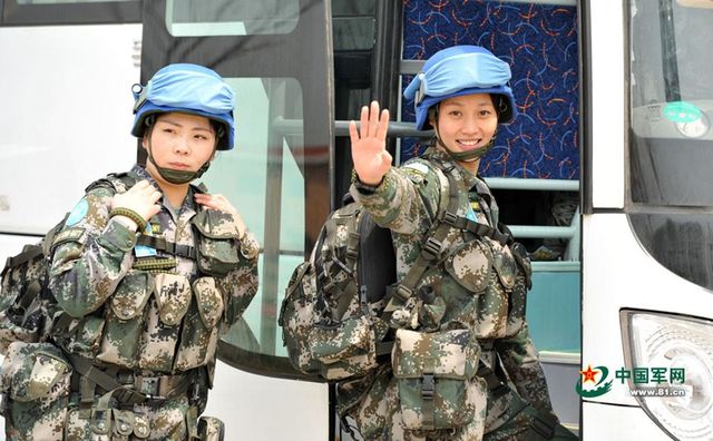 军媒发中国首支维和步兵营女兵个人照