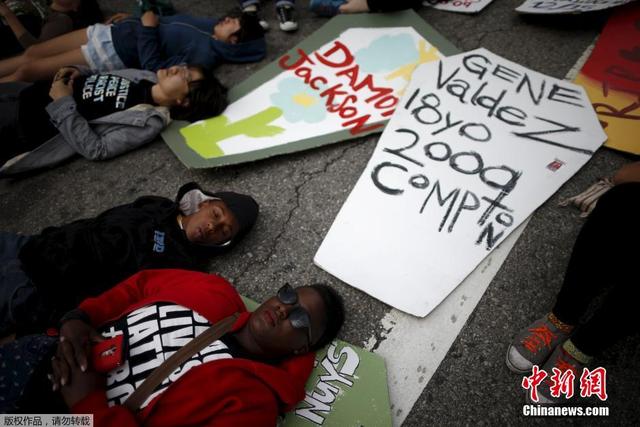 美國洛杉磯民眾橫躺街頭 抗議暴力執法
