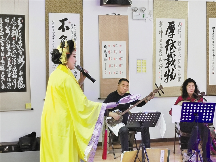 大連金普新區社區老年大學京劇社團開班受歡迎