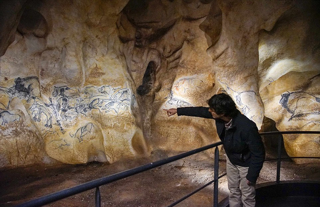 法国3.6万年前史前洞穴壁画复制品曝光 精美绝伦