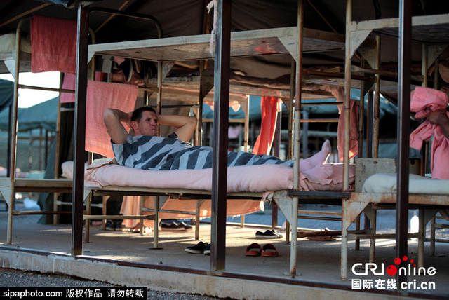 图片故事：引发巨大争议的美国“帐篷城”监狱