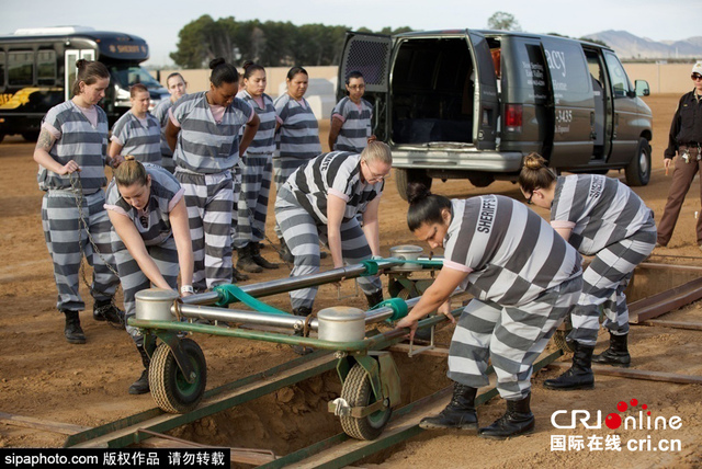 图片故事：引发巨大争议的美国“帐篷城”监狱