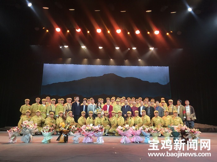 这部在宝鸡演出的秦腔戏，散场十五分钟后观众仍不愿离场