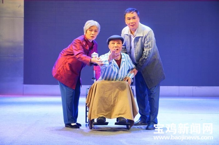 这部在宝鸡演出的秦腔戏，散场十五分钟后观众仍不愿离场