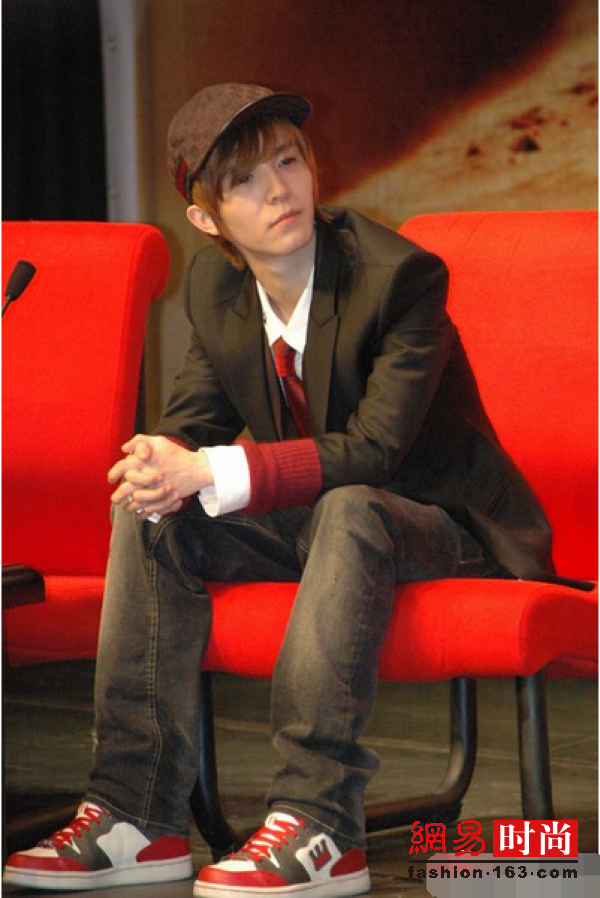 郭敬明才是最懂如何穿衣显高的人！