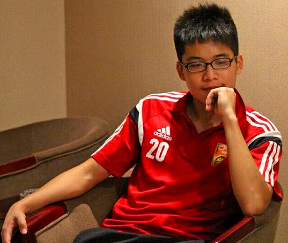 中国95后足球少年赴巴西：曾是学霸百万身价转会