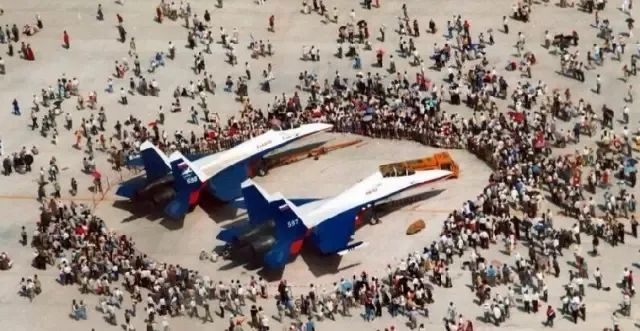 今天是你的生日，人民空军！