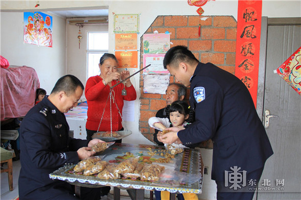 黑龙江出入境边防检查总站驻卫华村工作队：打造一支不走的工作队