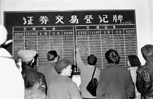 网信办要求【聚焦重庆】40年：镜头中的“重庆第一次”