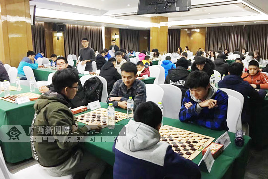 广西首次举办全区国际跳棋公开赛 近百人参与角逐