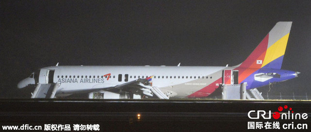 韩亚航空A320客机在日本冲出跑道 23人受伤