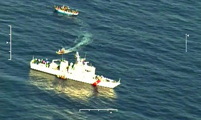 载550人偷渡船在地中海倾覆 至少400人死亡