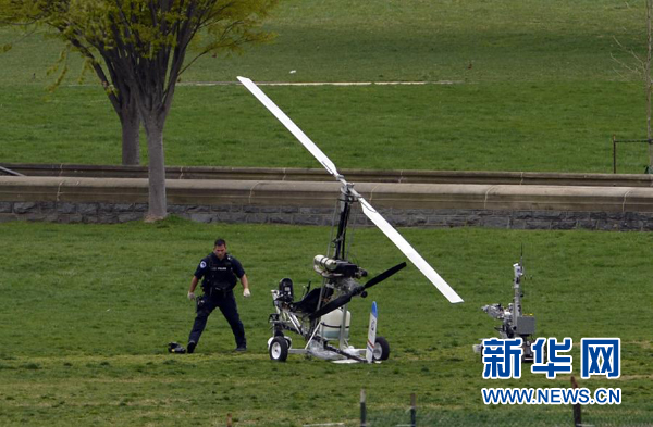 一架旋翼直升機突降美國會大廈外西草坪 飛行員被捕